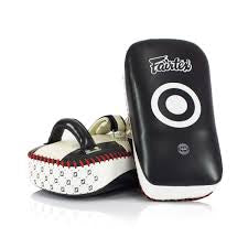 Fairtex Standard gebogene Kickpads KPLC2